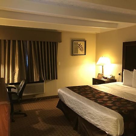 Days Inn By Wyndham Bloomington West Luaran gambar