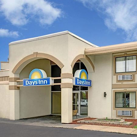 Days Inn By Wyndham Bloomington West Luaran gambar