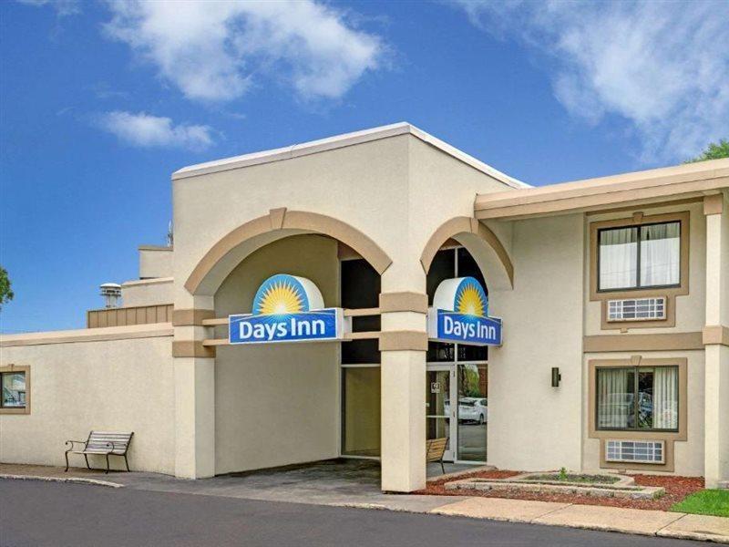 Days Inn By Wyndham Bloomington West Luaran gambar