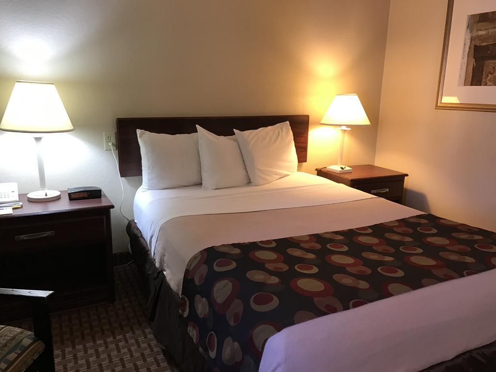 Days Inn By Wyndham Bloomington West Luaran gambar