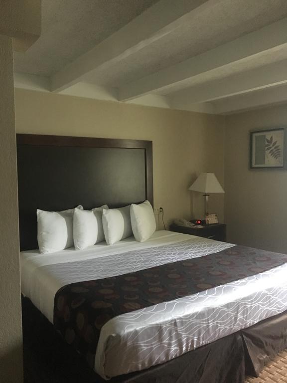 Days Inn By Wyndham Bloomington West Luaran gambar
