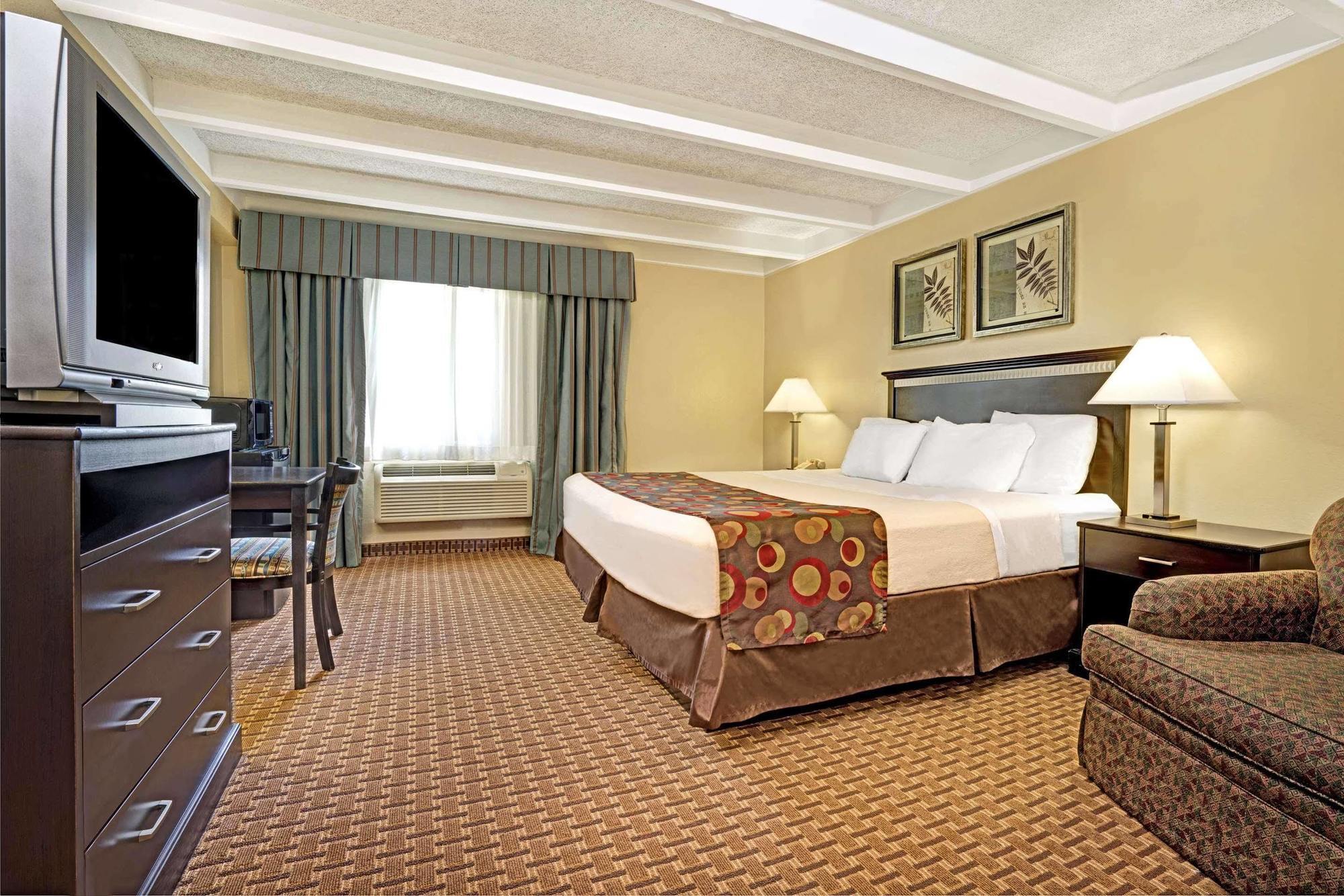 Days Inn By Wyndham Bloomington West Luaran gambar