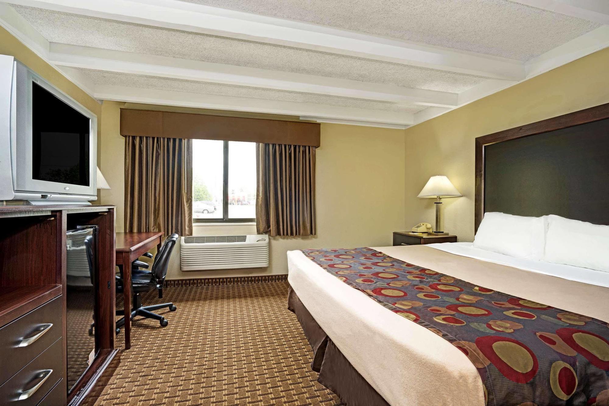 Days Inn By Wyndham Bloomington West Luaran gambar