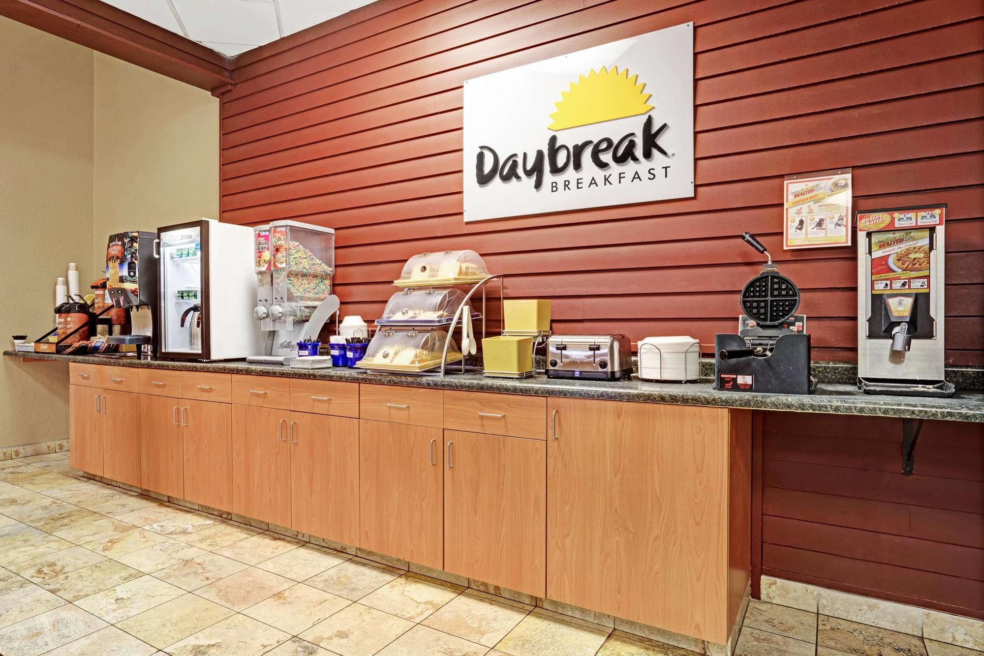 Days Inn By Wyndham Bloomington West Luaran gambar