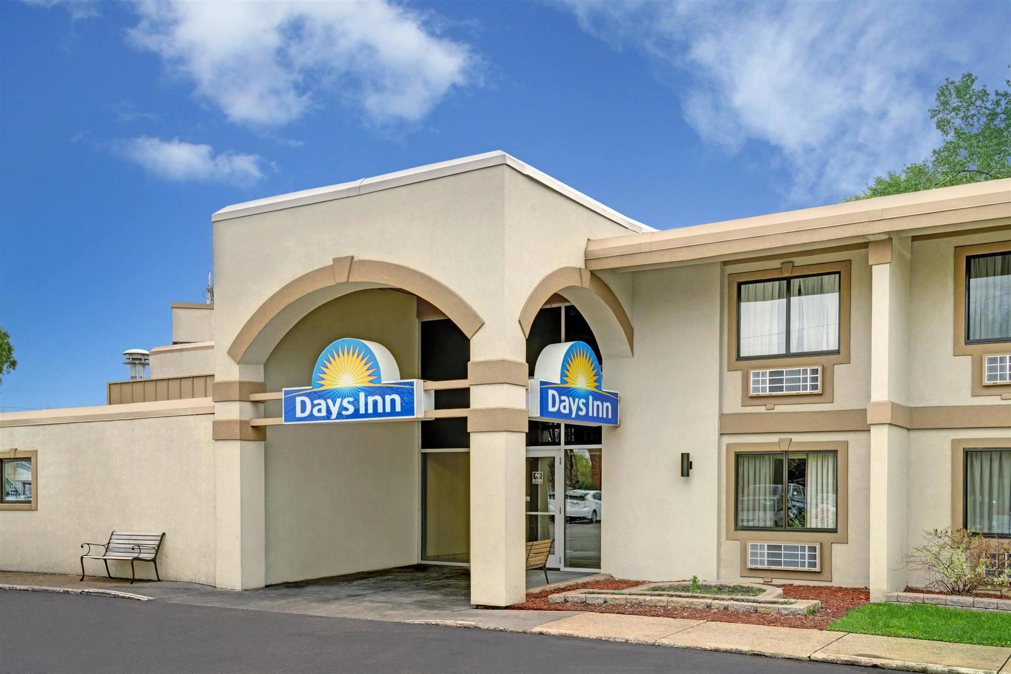 Days Inn By Wyndham Bloomington West Luaran gambar