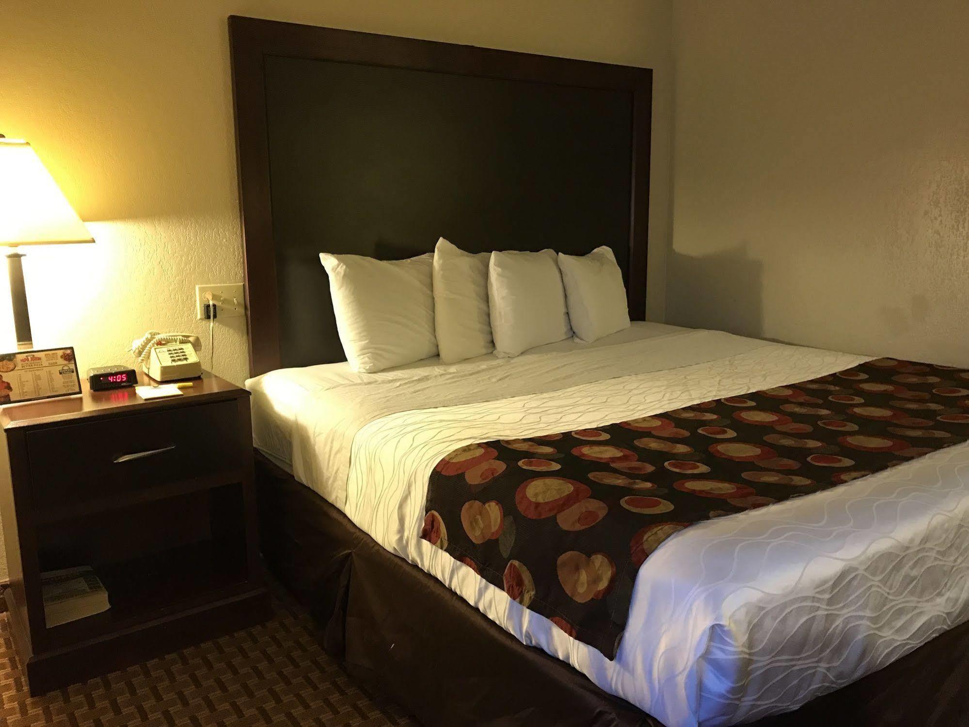 Days Inn By Wyndham Bloomington West Luaran gambar