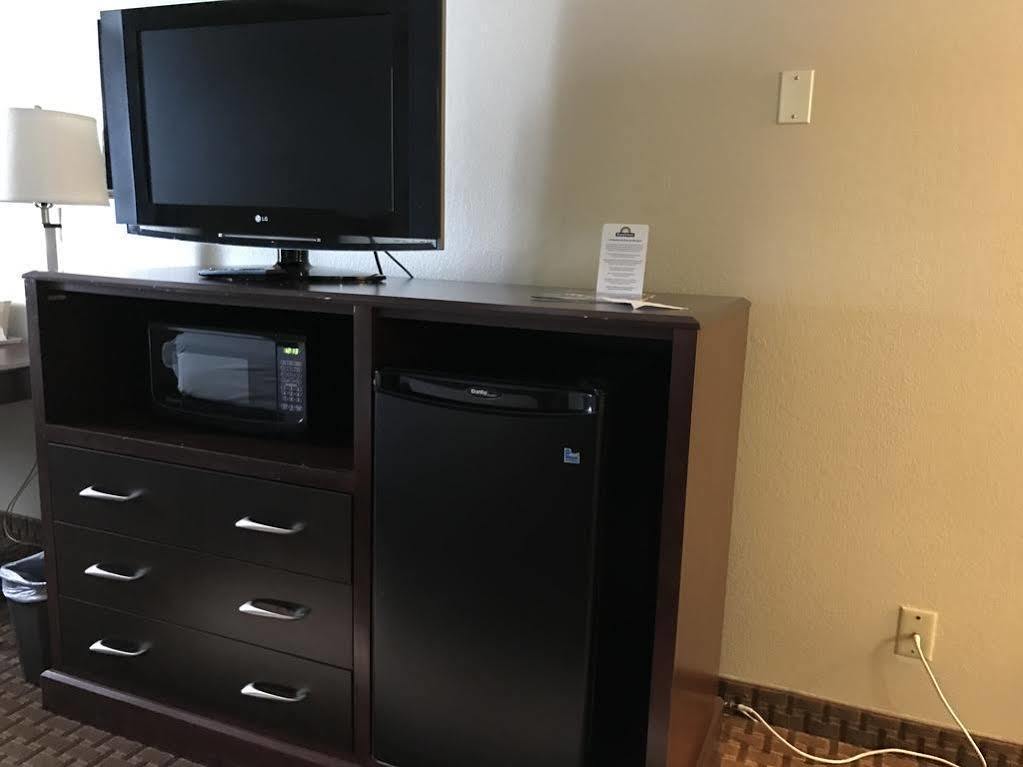 Days Inn By Wyndham Bloomington West Luaran gambar